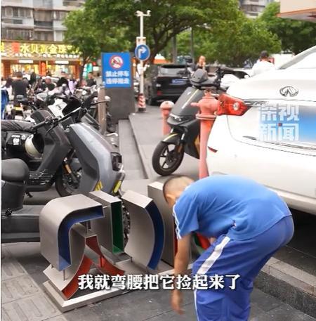 小学生捡50克金条牙咬验真后上交 诚信少年获赞