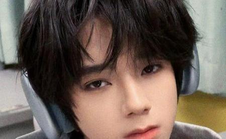 王橹杰说少年时代看不看随便吧 粉丝怒了