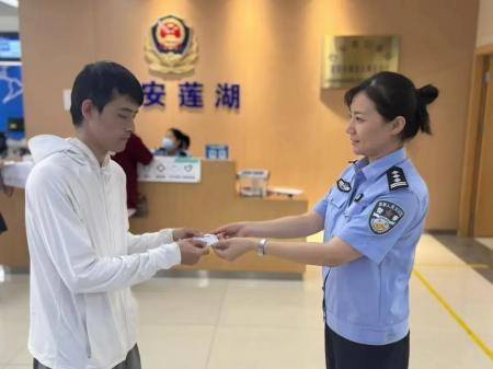 钟鼓楼下粽叶香，莲湖公安护安康