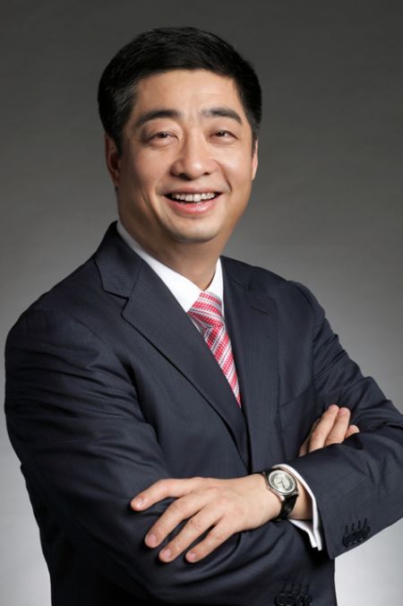据了解,胡厚崑于 1990 年加入华为,历任公司中国市场部总裁,拉美地区