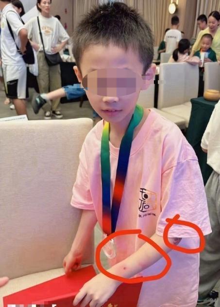 墜亡圍棋少年父親：通過打來教育孩子 單親父親的無奈與悲痛
