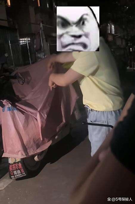 民警硬核回懟霸占電動車位女子：沒法交流