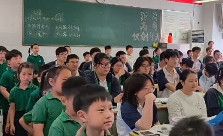 校长思了三辈子才情出的鬼点子