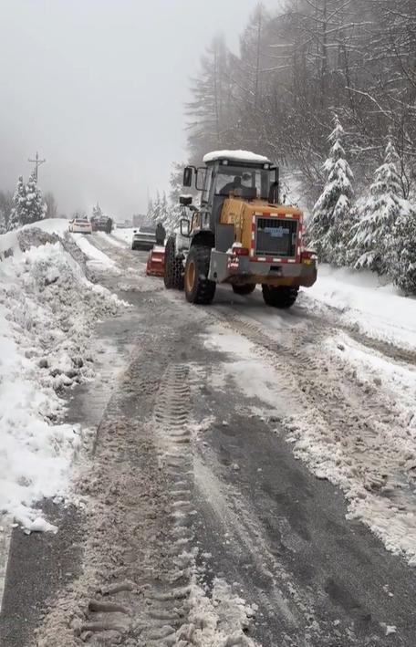 春運(yùn)高峰局地下暴雪 有人被堵高速 多地交通受阻