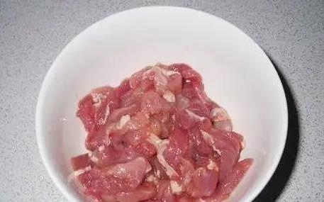 早上20分钟搞定早餐，皮蛋瘦肉粥省钱又好吃，家人抢着喝