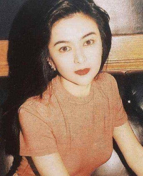 被誉为香港第一美人关之琳曾惊艳了一个时代成为美的代言词