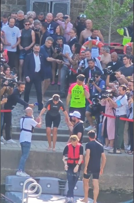 法国体育部长谈塞纳河游泳后感受，“一切都好，没有副作用，没有起皮疹”