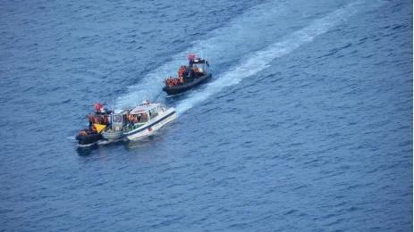 中国海警登检菲船只画面曝光 维护主权正当行为