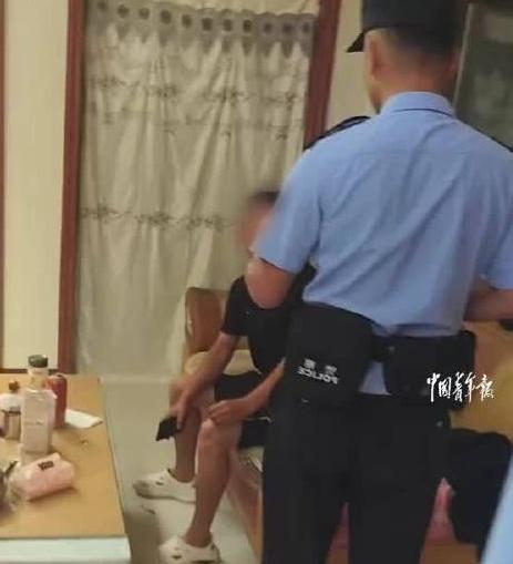 男子直播挑衅公安被拘