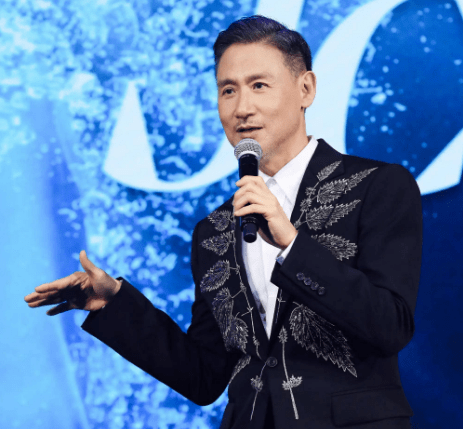 张学友接受TVB专访，曝自己有舞台恐惧症，张国荣候场时直发抖