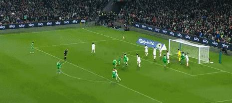 C罗国家队生涯首红 肘击染红离场