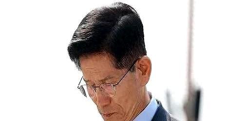 金文洙參拜麥克阿瑟銅像
