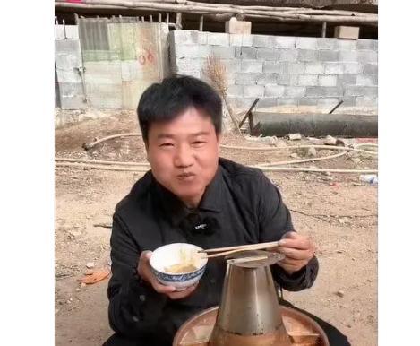 “反诈老陈”成吃播博主？本人回应自称是“过气网红”