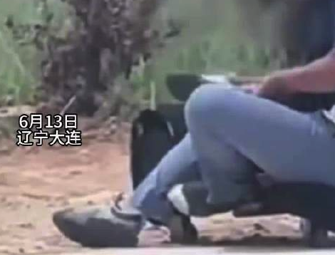 男子称目睹无腿乞丐收工后站起来
