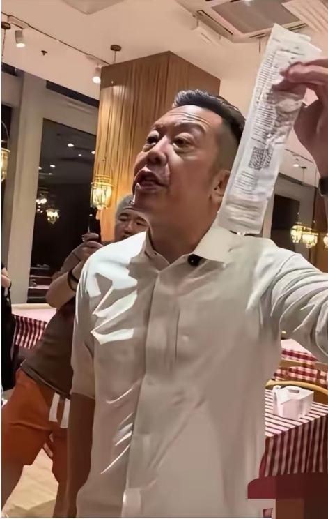 媒体：西贝应该向鸡排哥取经 真诚胜过营销