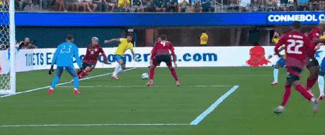 美洲杯：巴西4-1巴拉圭迎首胜，哥伦比亚紧随其后
