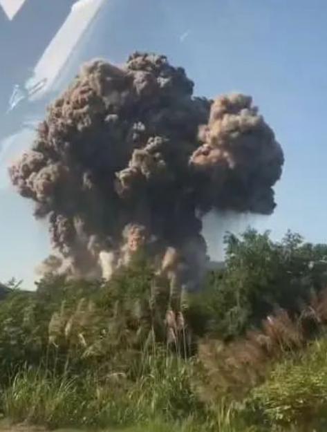 湖南烟花厂爆炸致9死26伤 雨水漫灌引发悲剧
