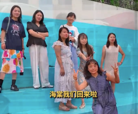宿舍7姐妹毕业15年后重聚母校：在校期间收获了珍贵的姐妹情谊，今日重逢感慨万千