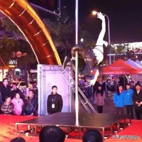 钢管舞老板娘力挺吴楚一 网友热评: 这赚的算辛苦钱