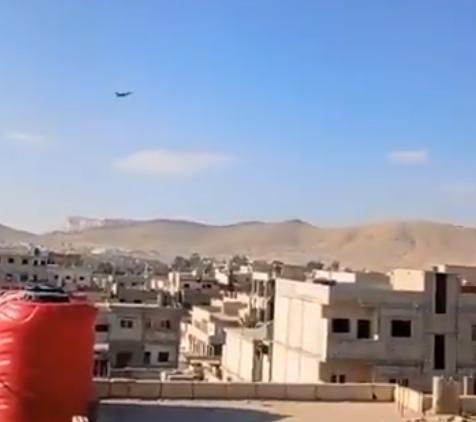 美軍F-16飛越敘城市上空