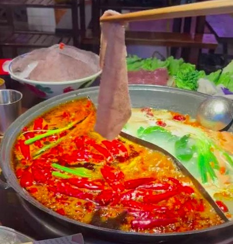 媒体实探火锅店腌制肉乱象，专家建议选择鲜肉