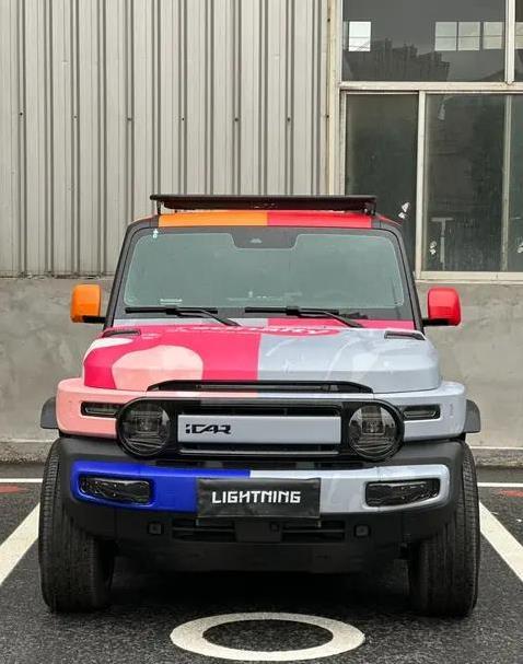 街头最靓iCAR V23，彩色涂装吸睛无数，你敢开吗？