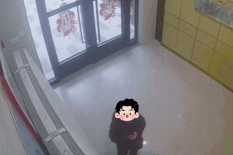 3岁熊孩子把枕头扔到点燃的锅上 家庭教育缺失引发热议