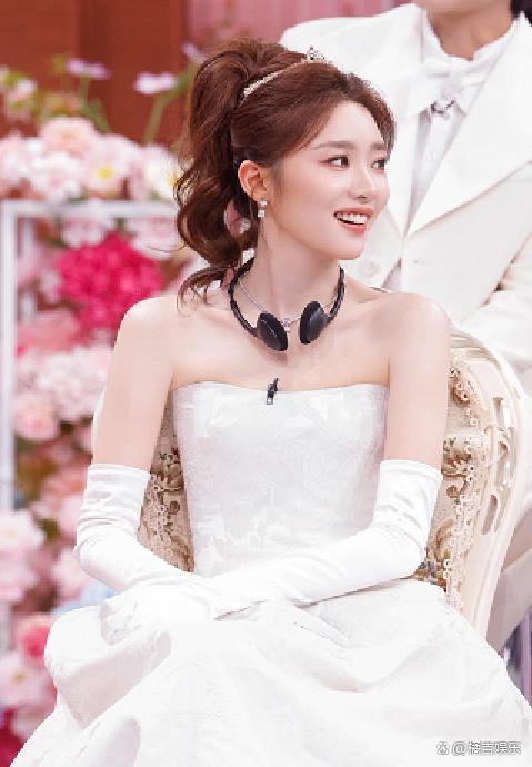 张月首次回应浪姐四公单独离场