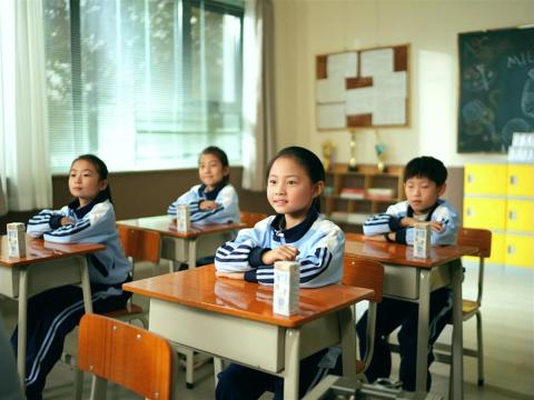 政策引领，乳业担当：新学年，蒙牛学生奶护航未来栋梁
