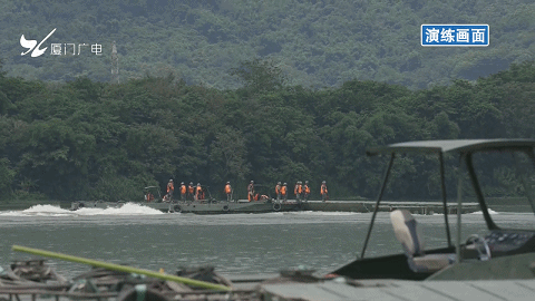 燃！陆军在闽南水域进行渡河作战演练 现场画面