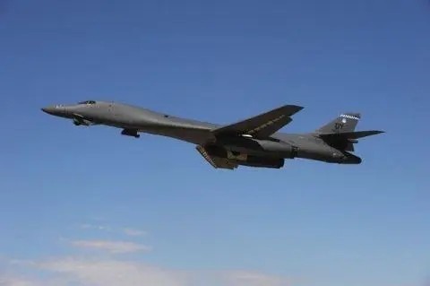 韩美实施联合演习 B-1B战略轰炸机进入朝鲜半岛