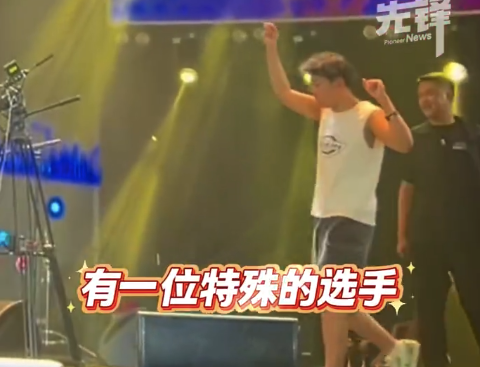 14岁自闭症少年练鼓6年闯入8强 霸气举手式领奖