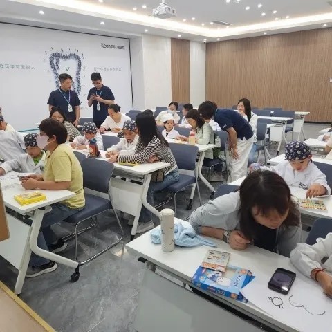 全国院区联动，可恩口腔“彩色微笑”主题画展给小朋友们奉献一个多彩儿童节