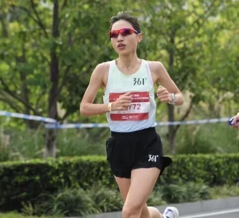 “最快女护士”丈夫表示不会带货 专注马拉松之路