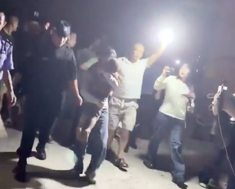 点赞!志愿者用无人机在山上找回4岁走失男孩