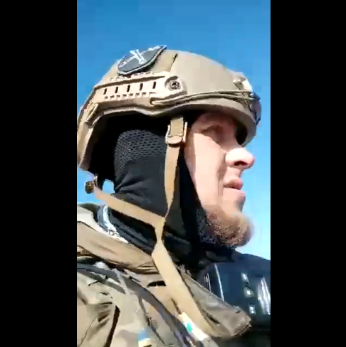 俄媒:赫尔松乌士兵戴纳粹徽章 党卫军“迭勒汪格旅”的标志