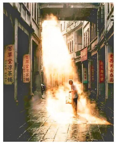 AI照片骗过5位评委获摄影比赛第一名？主办方临时替换获奖照片 AI争议引发关注