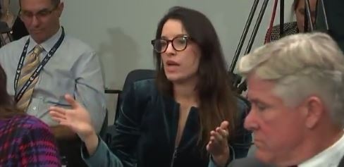 澳总理莫里森威胁记者：调查国会性丑闻，得小心