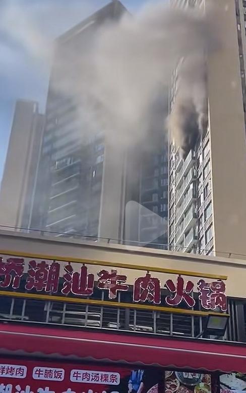 业主疑酒后点火烧楼还提醒大家离开 火已扑灭无伤亡