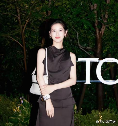 章泽天尽量每天7点起床 VOGUE新任客座总监的日常