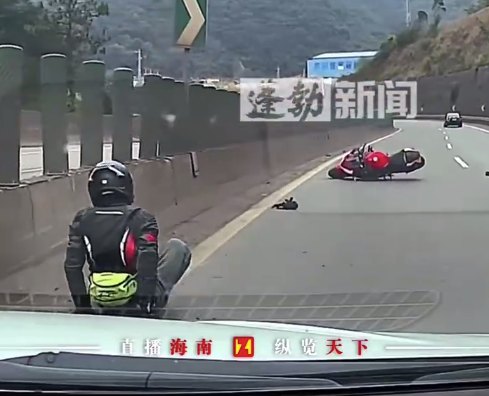 小车刮蹭摩托逃逸 后车停车挡住危险保护骑手