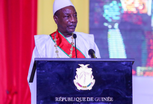 晚报|中方回应塔利班成立新政府 南部战区驱离美舰