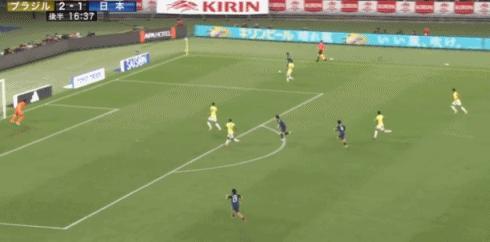 日本男足3比2首胜巴西 逆转创历史