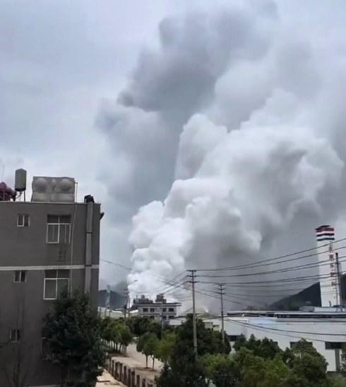 昆明晋宁通报化工厂黄磷起火:未造成人员伤亡,事故原因调查中