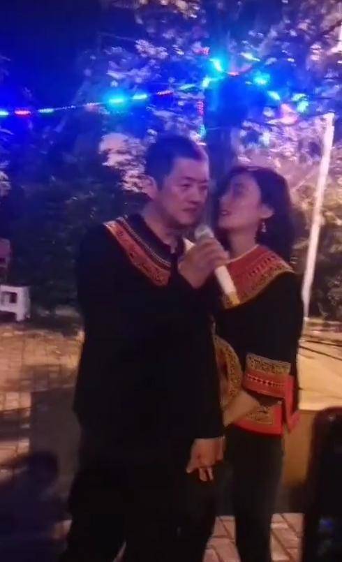 李亚鹏深夜牵手彝族姑娘疑似新恋情曝光女方身份火速被曝光后堪称门当户对