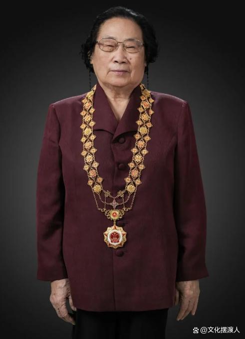 洋小伙的中醫(yī)偶像是屠呦呦 中醫(yī)智慧獲世界認可