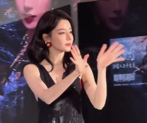 今天虽然是愚人节，但热巴的美貌绝不骗人！