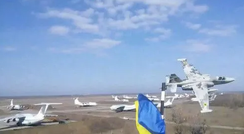 一架侵犯俄边界的乌飞机在布良斯克州坠毁 飞行员试图逃走被捕！俄乌局势进展怎么样？