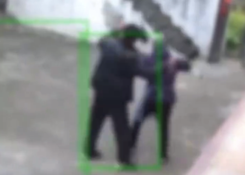 女生监控里看到外公家暴外婆 女生：到底怎样才能放过听他一辈子话的外婆