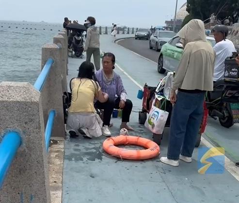 青岛大姨跳海救落水女子 生命营救温暖人心